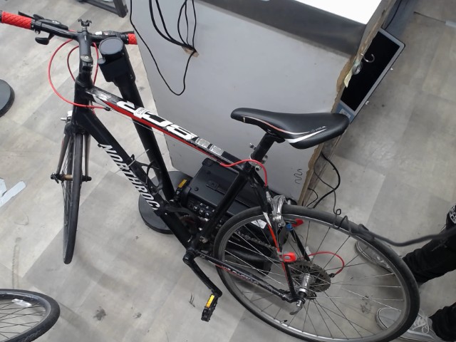 Velo de ville noir rouge blanc modifi�