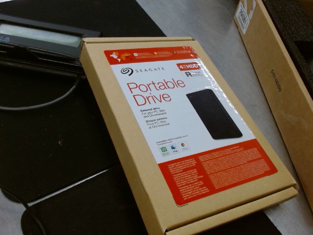 Disque dur externe seagate dans boite