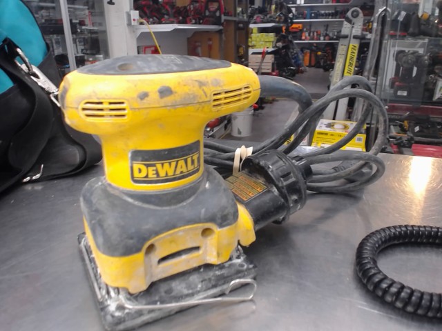 Palm sander dewalt a fil