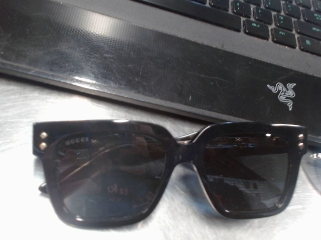 Gucci sunglaasees