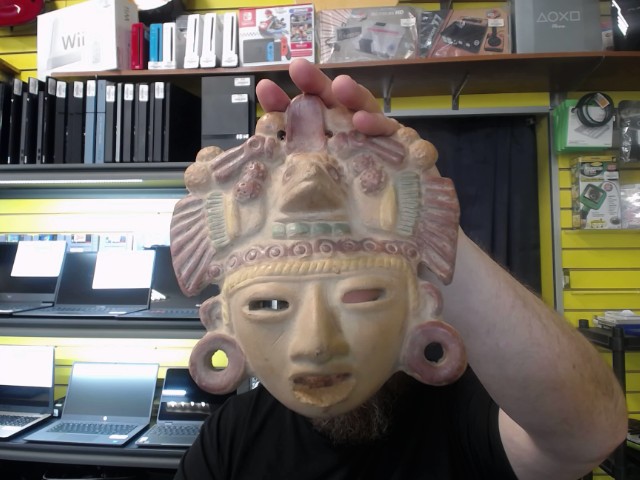 Masque en terre cuite maya