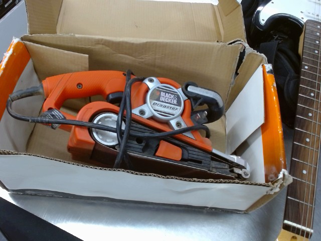 Ponceuse a fils black n decker