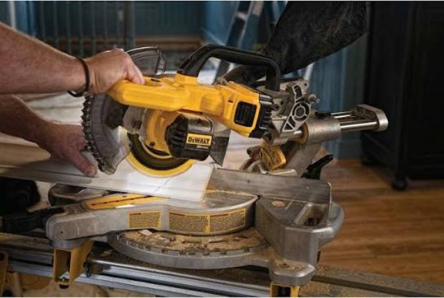 Dewalt milter saw 20v 7.1/4
