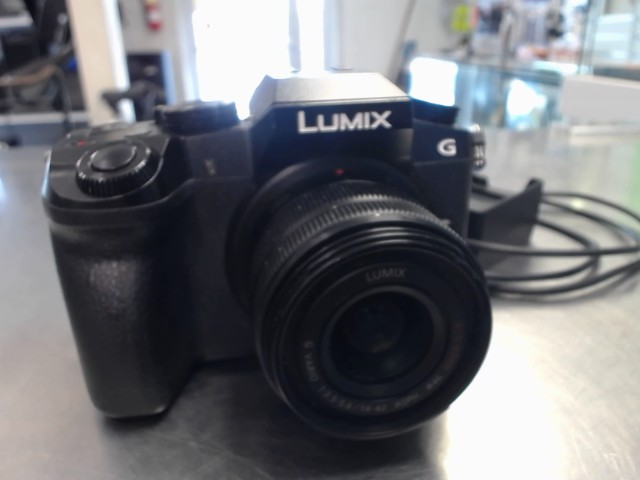 Camera lumix avec batt et chargeur