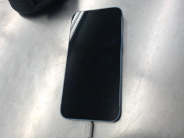 Iphone 14 bleu ciel avec scratch 77%
