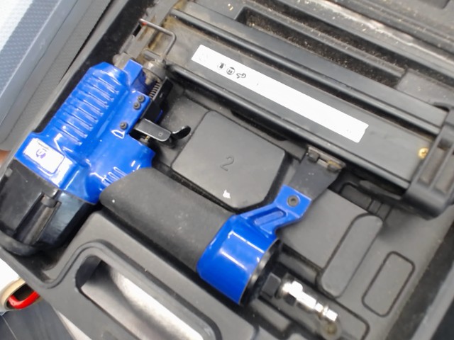 Gun a clou