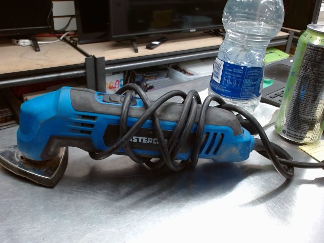 Corded oscilliating multi-tool a fils