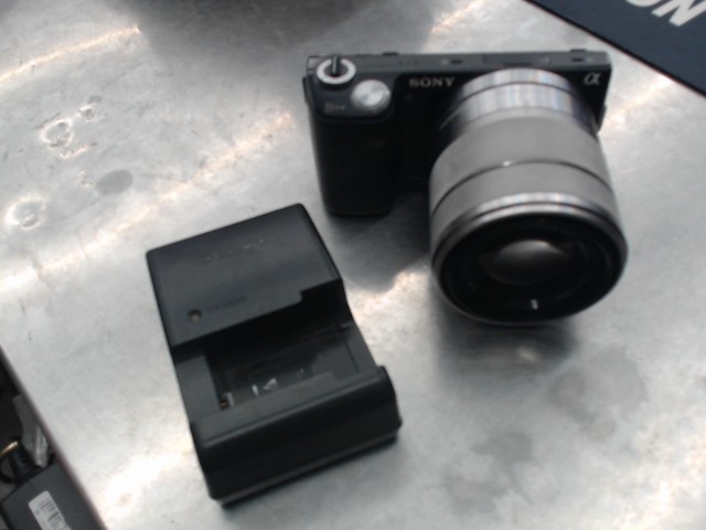 Sony nex-5n black with lens and charger