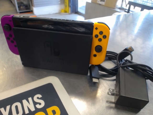 Nintendo switch + acc + dock