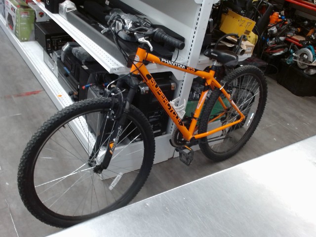 Bicycle orange et noir supercycle