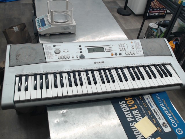 Synthetiseur yamaha amplified gris +powe