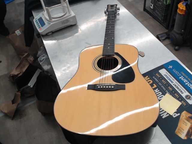 Guitare acoustique yamaha standard