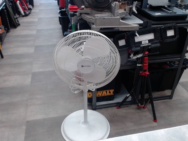 Stand fan 16po. 3 vitesse