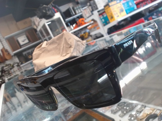 Lunette de soleil prada used
