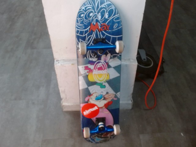 Skateboard trucks + wheels