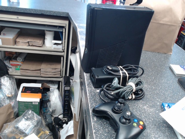 Xbox 360+man+acc