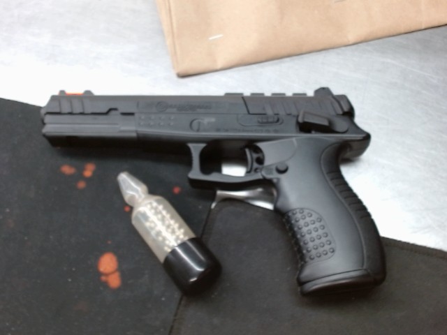 Gun a plombs