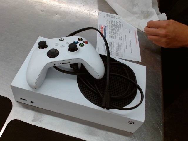 Xbox one s avec mannette et fils blanc