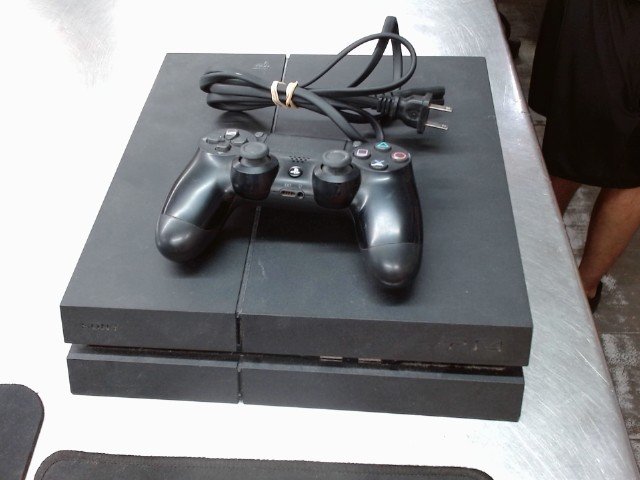 Playstation4 avec manette fil
