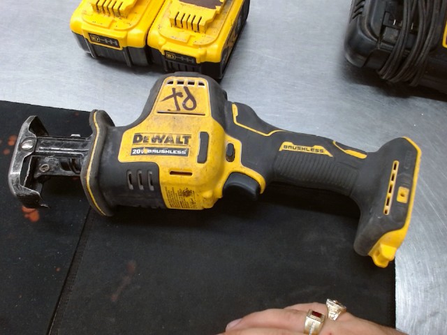 Compact reciprocating saw