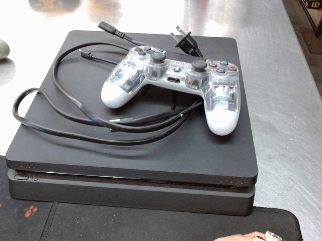 Playstation4 avec manette et fil