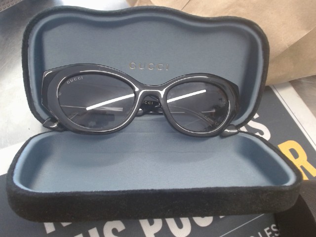 Lunette de soleil case noir