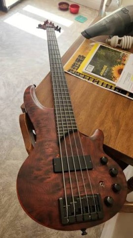 Guitare basse