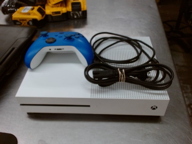 Xbox one s avec manette et fils