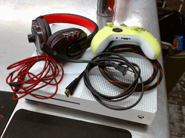 Xbox 1 s avec mannette fils et casque