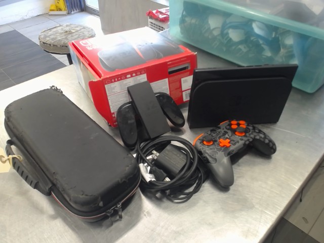Nintendo switch 2/no nunchuck+acc+box