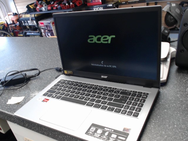 Laptop amd 7120u/8gbram/256ssd