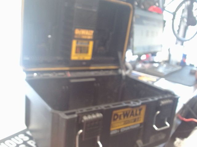 Case dewalt tag l perron couvreur 8888