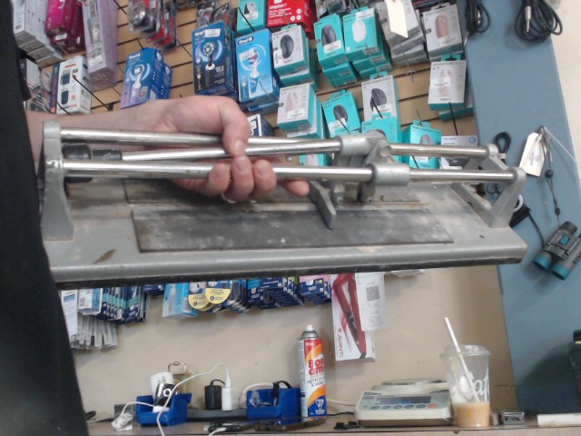 Tile cutter