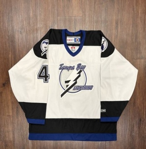 Le cavallier tampa bay lightning no 4