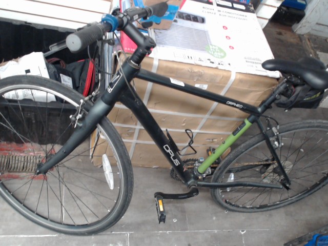 Velo opheo 4 bonne etat rouille sur chai
