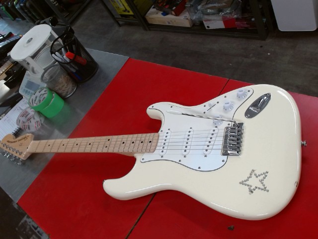 Guitare electrique blanche