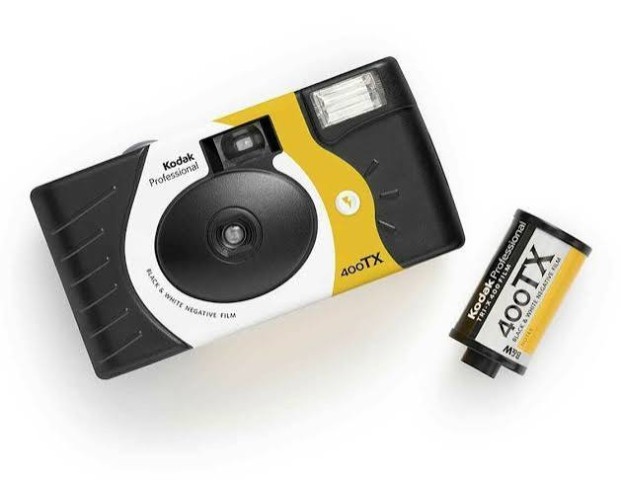 Black&white single use camera