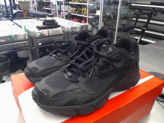 Running shoes size 8 black adidas