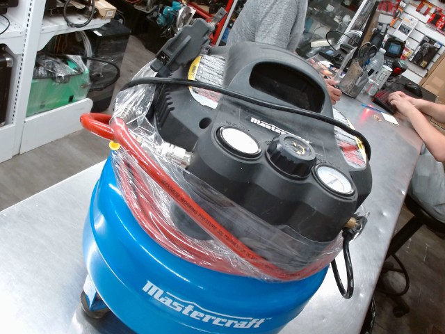 Compresseur 1.5hp avec hose et gun a taq