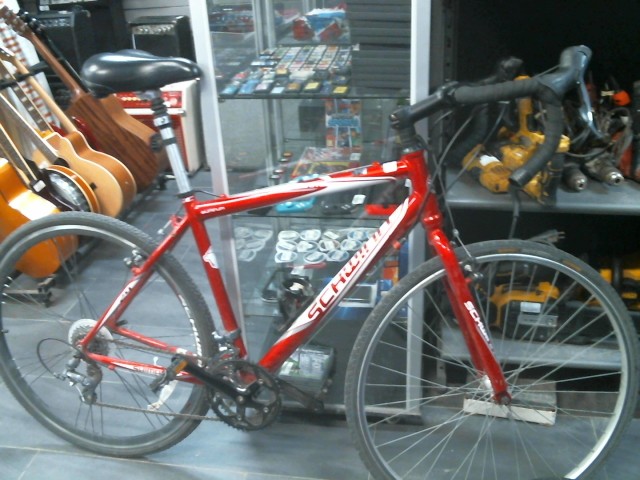 Bicycle hybrid rouge alluminium