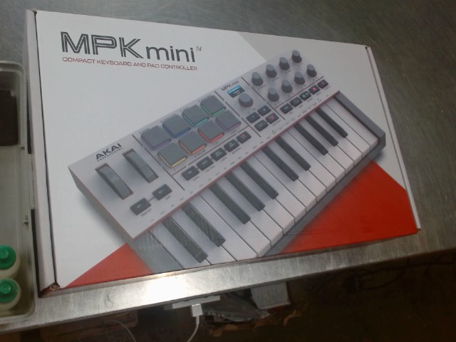 Akai mpk mini iv