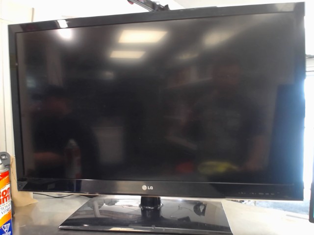 Tv 43'' +manette (2011) achat ici