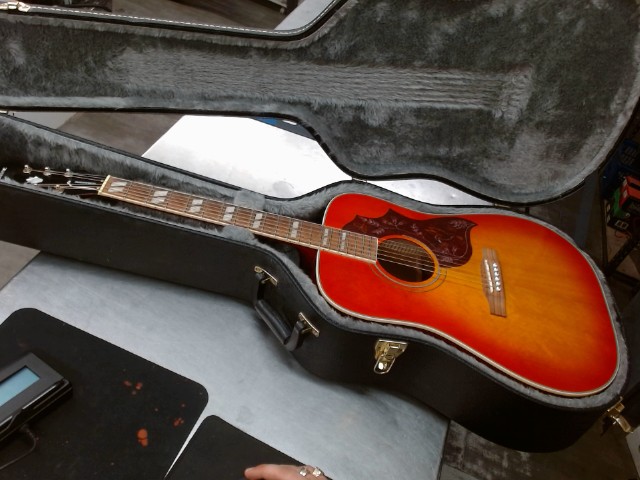 Epiphone hummingbird avec case dur