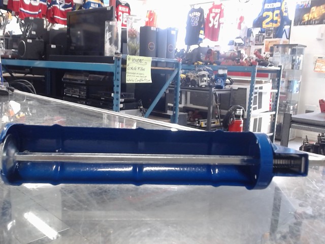Calk gun