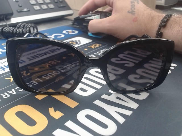 Lunette soleil moschino pour femme