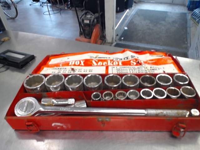 Kit 1inch wrench and socket