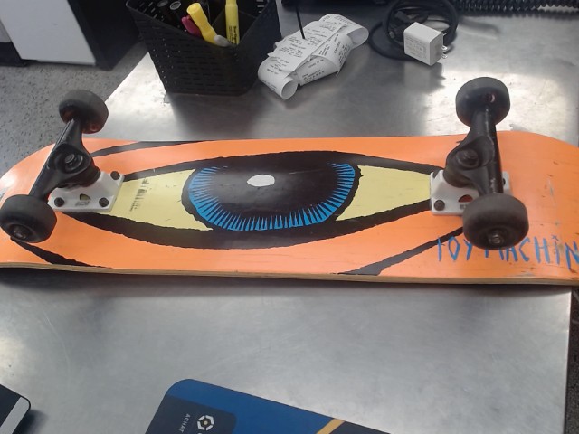Skate usag� orange oeuil toy machine
