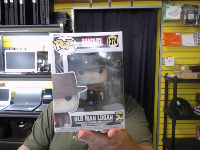 Fugurine pop old man logan