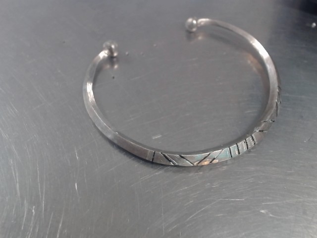 Bracelet style touareg en argent massif