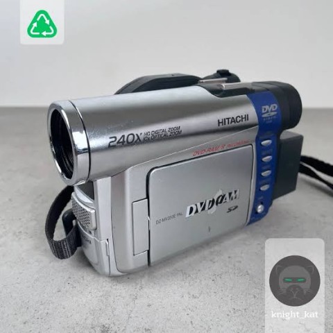 Hitachi video cam corder avec chargeur